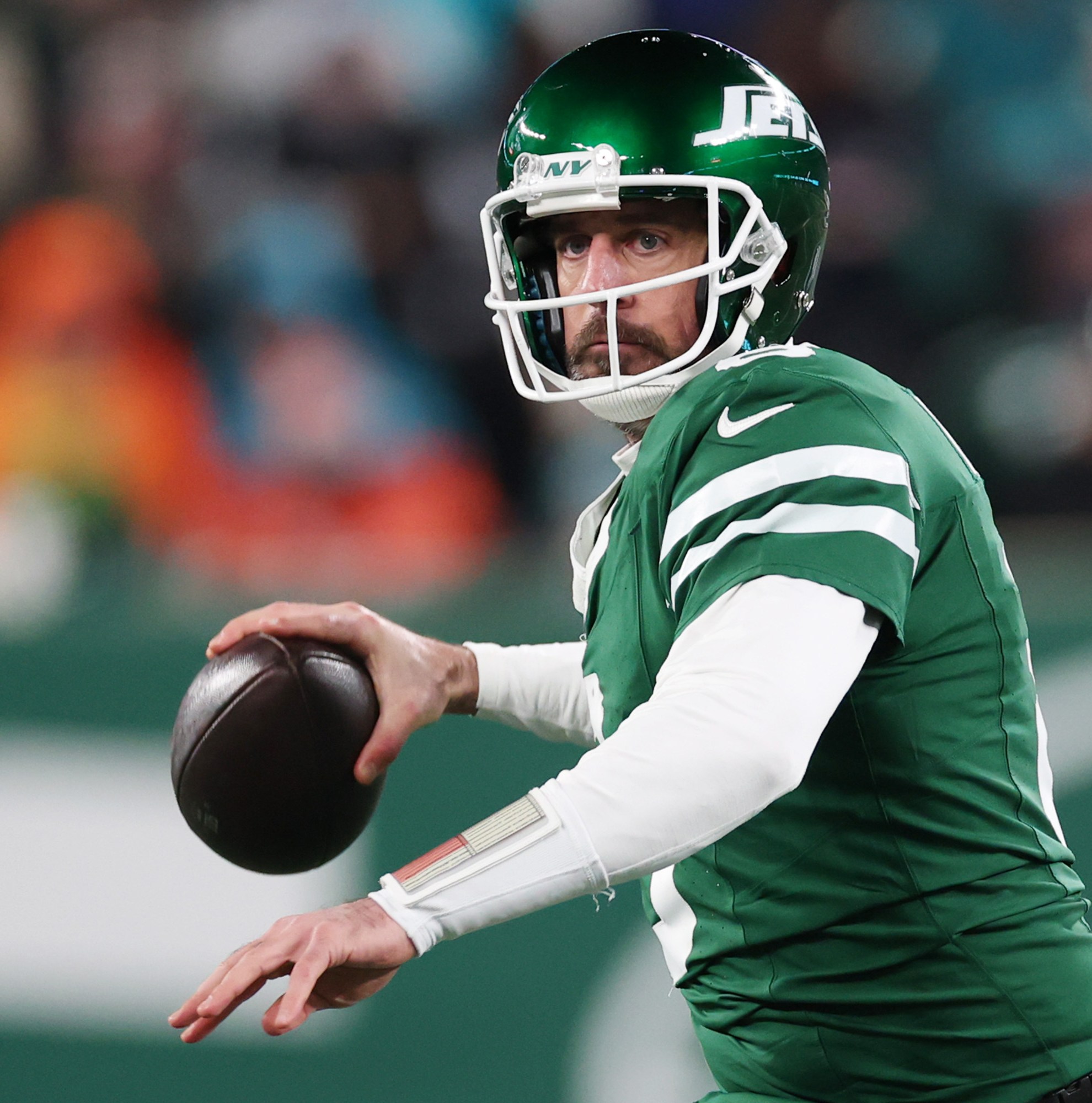 Should the Tennessee Titans pursue Aaron Rodgers?