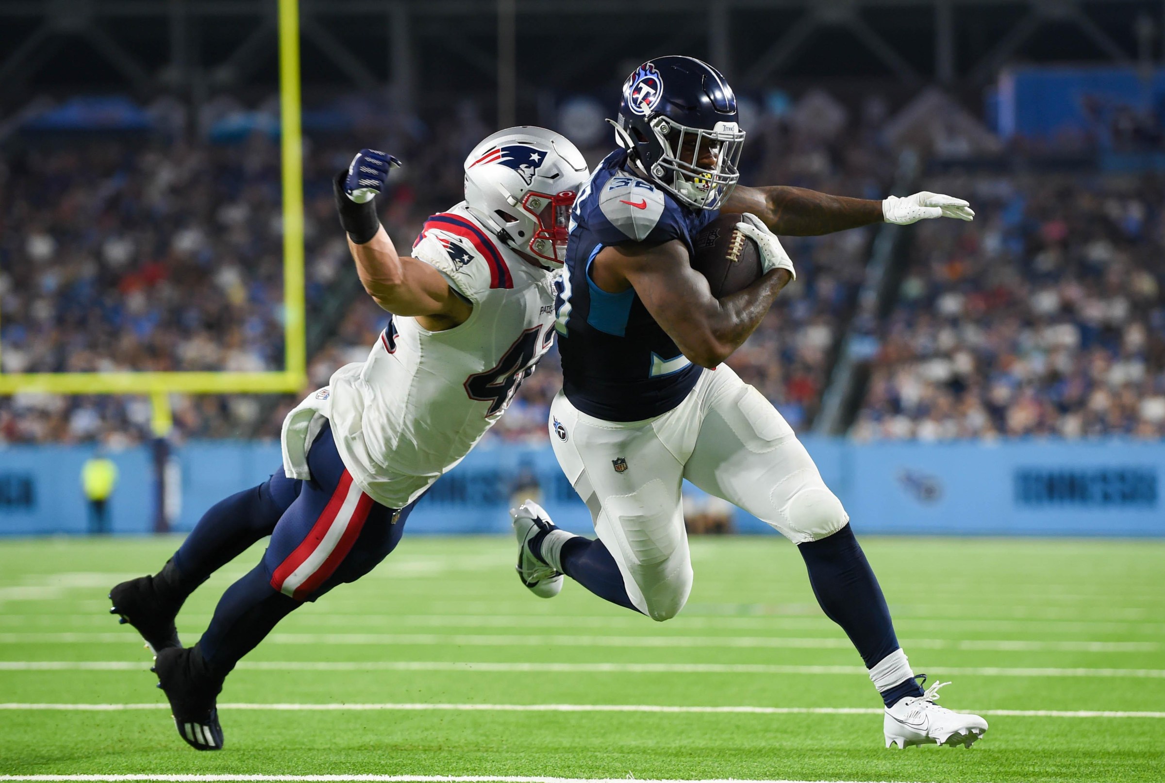 Do the Titans have to keep RB Julius Chestnut?