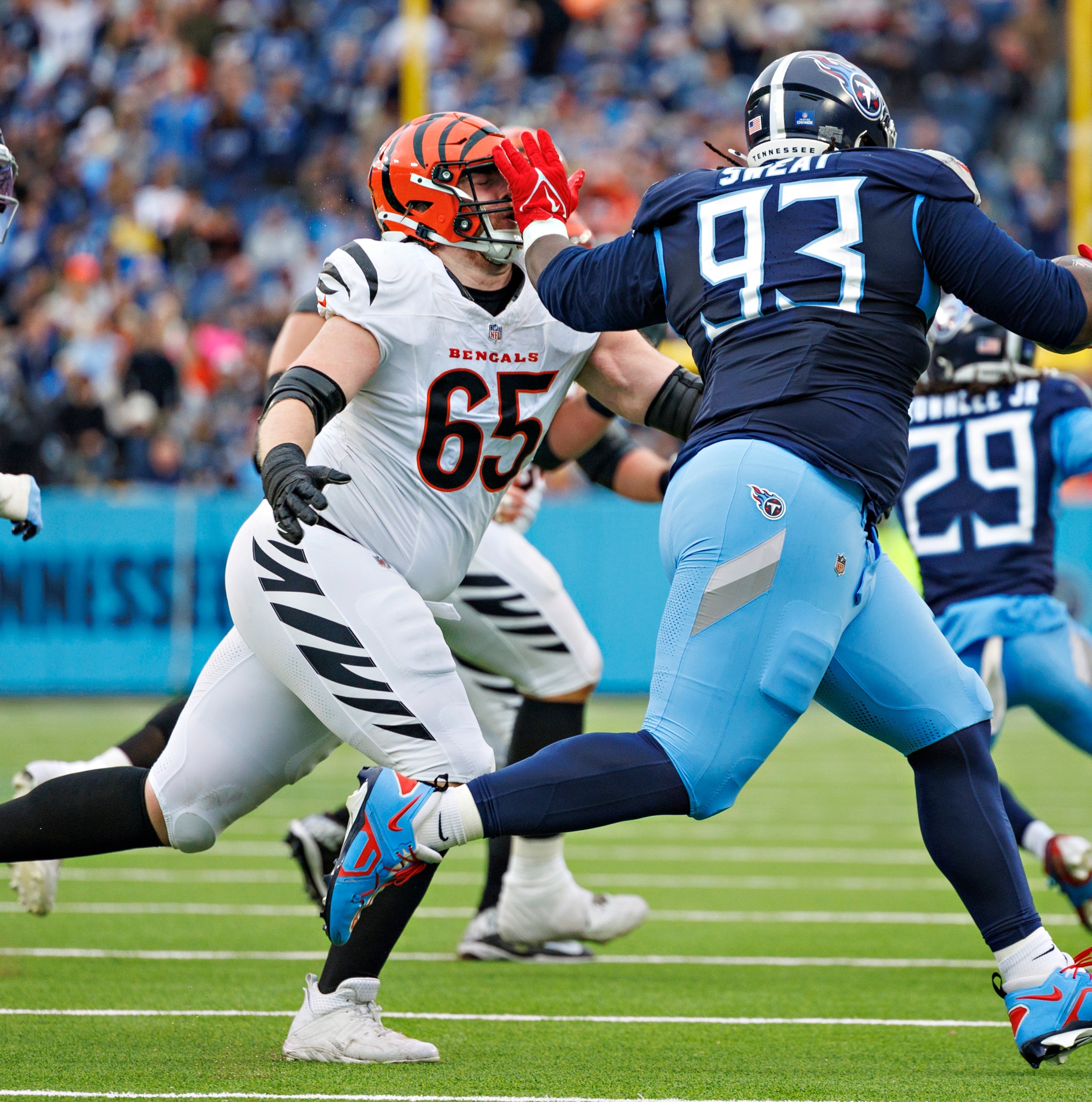 Titans trade T’Vondre Sweat to Jets for Jermaine Johnson