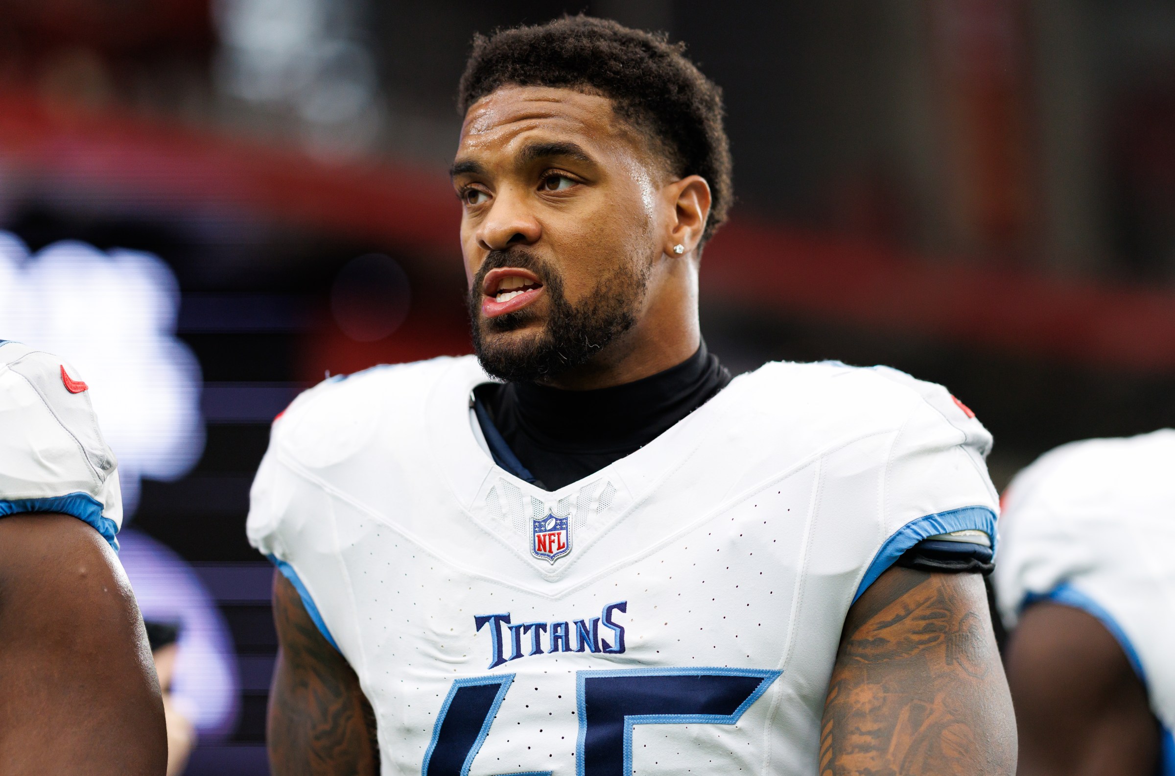 Should the Titans keep Dre’Mont Jones instead of trading him?