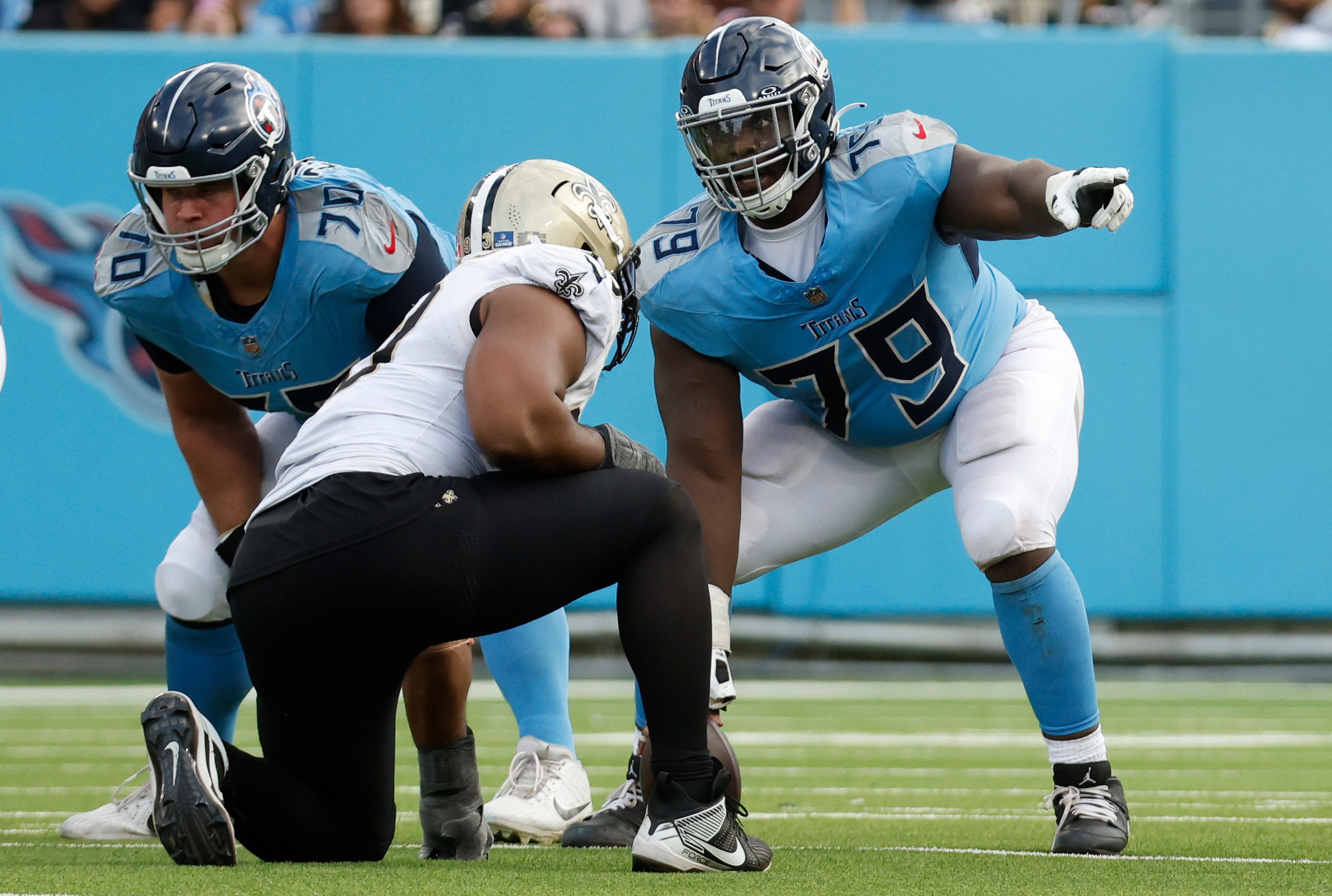 Titans release Lloyd Cushenberry and Xavier Woods