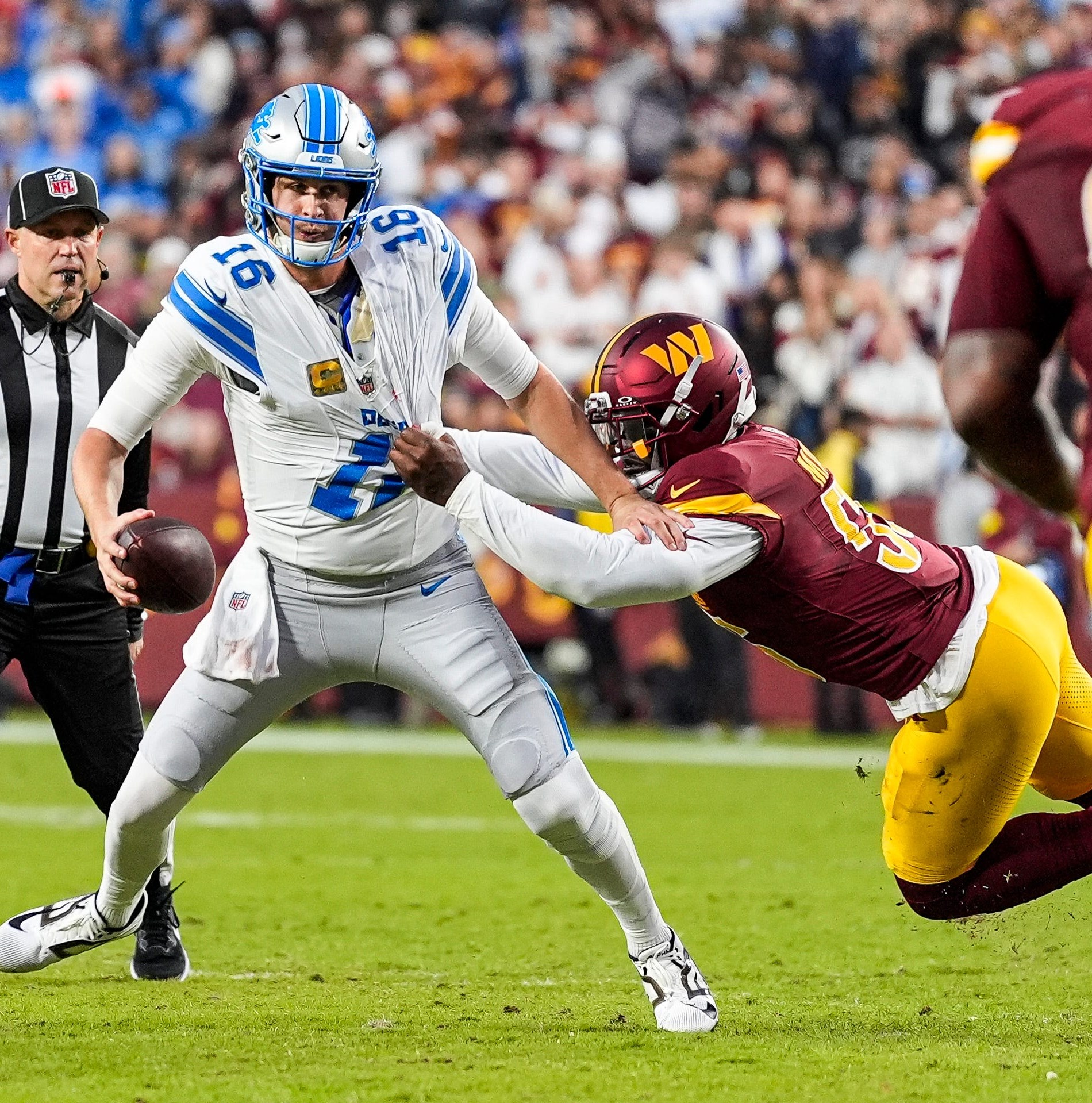 Titans sign EDGE Jacob Martin