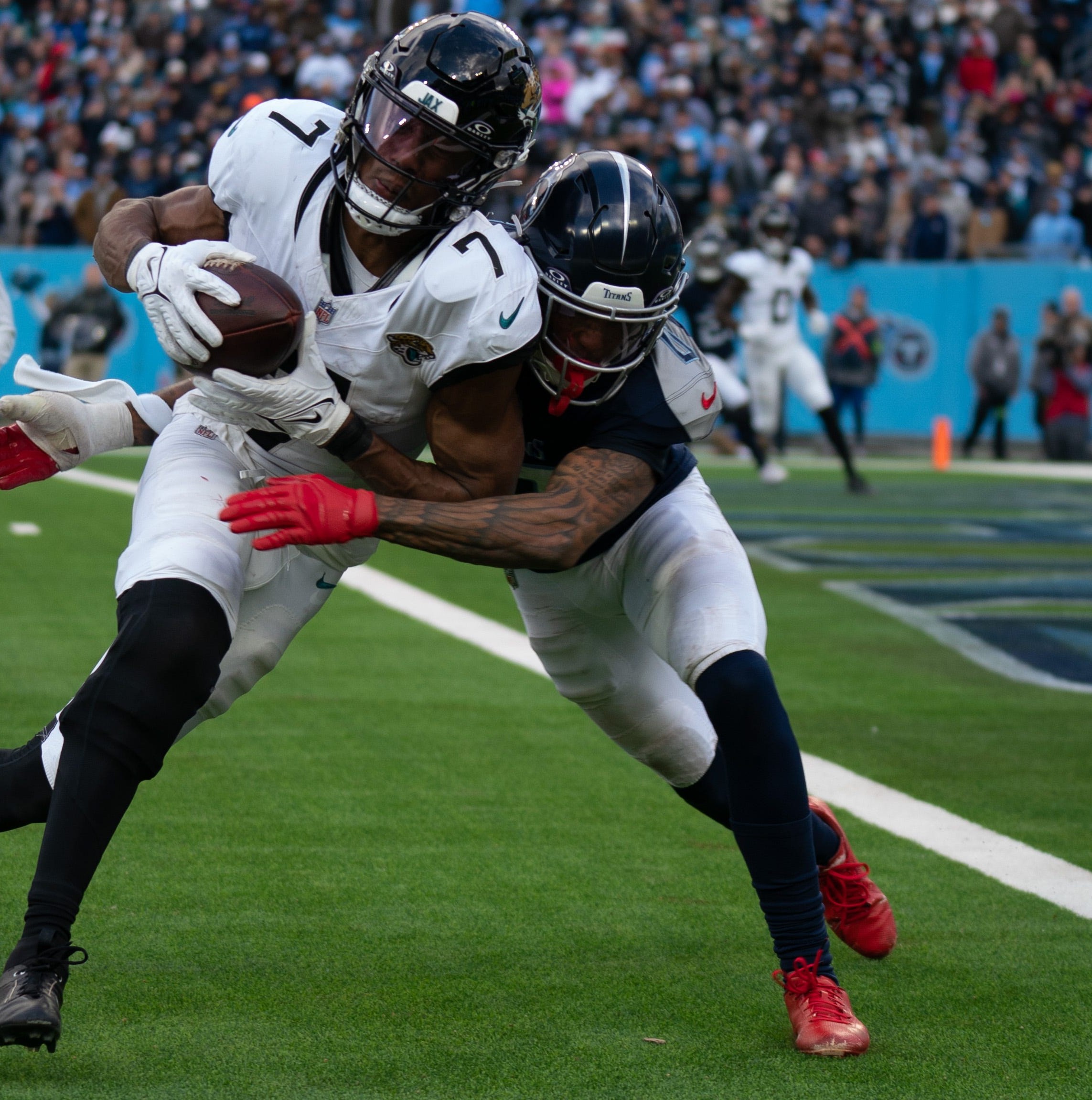 Titans hosting free-agent WR Zay Jones on visit