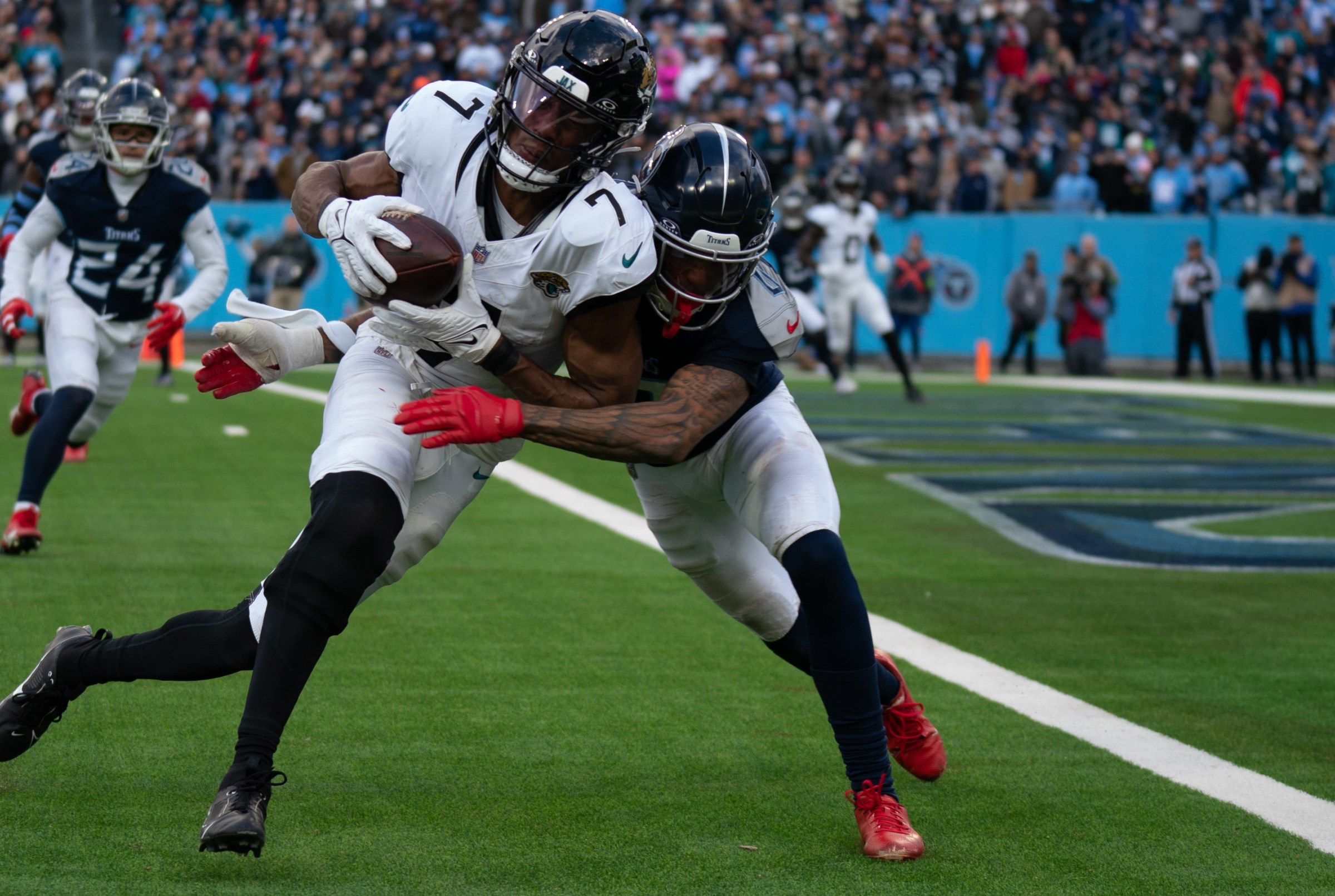 Titans hosting free-agent WR Zay Jones on visit